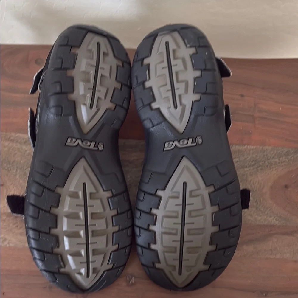 Teva Black and Gray Sport Sandals with Adjustable Straps. 9